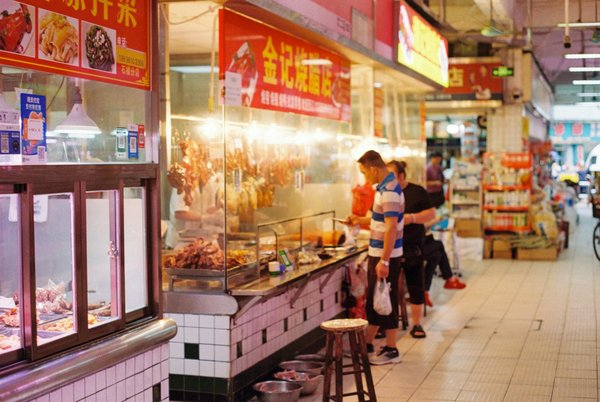 How Can Innovation Transform the Dining Experience in UK Restaurants?